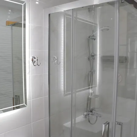 Helen's Little Castle Free Private Parking *