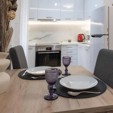 Helen's Little Castle Free Private Parking Szaloniki